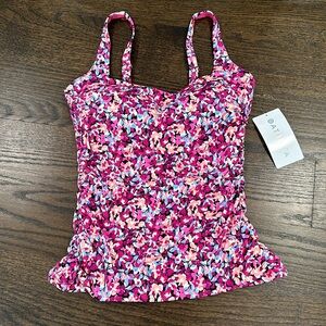 Athletes square neck tankini